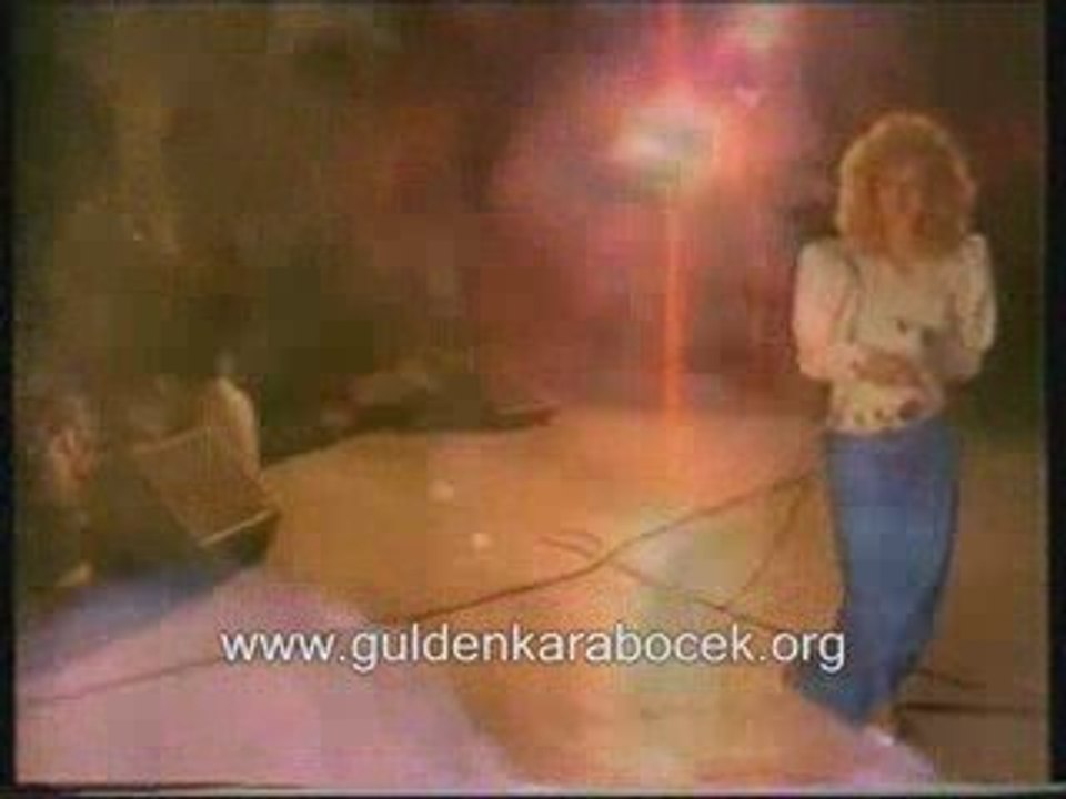 Gülden Karaböcek - Sır Açamadım (Konser)