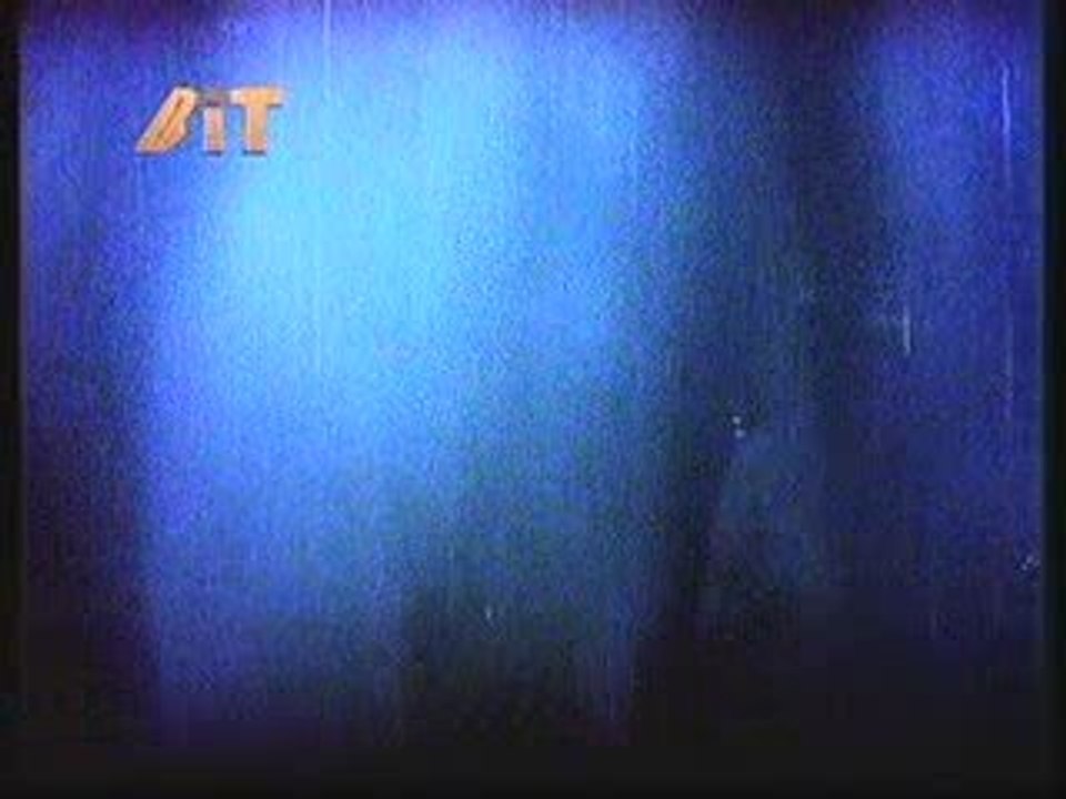 Main Tulsi Tere Aangan Ki - Title Song