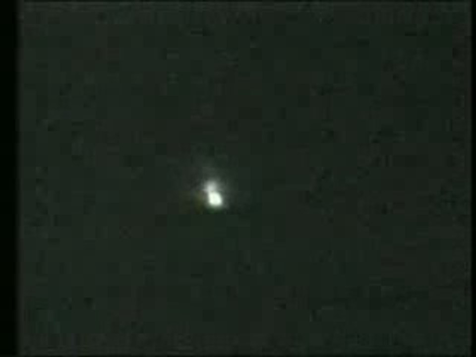 DIAMOND SHAPED UFO, OVNI, POSSIBLE MILITARY CRAFT, Video