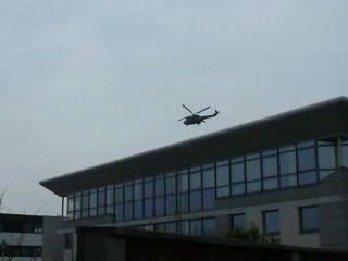 Les hélicoptères de protection du convoi de Barack Obama déc