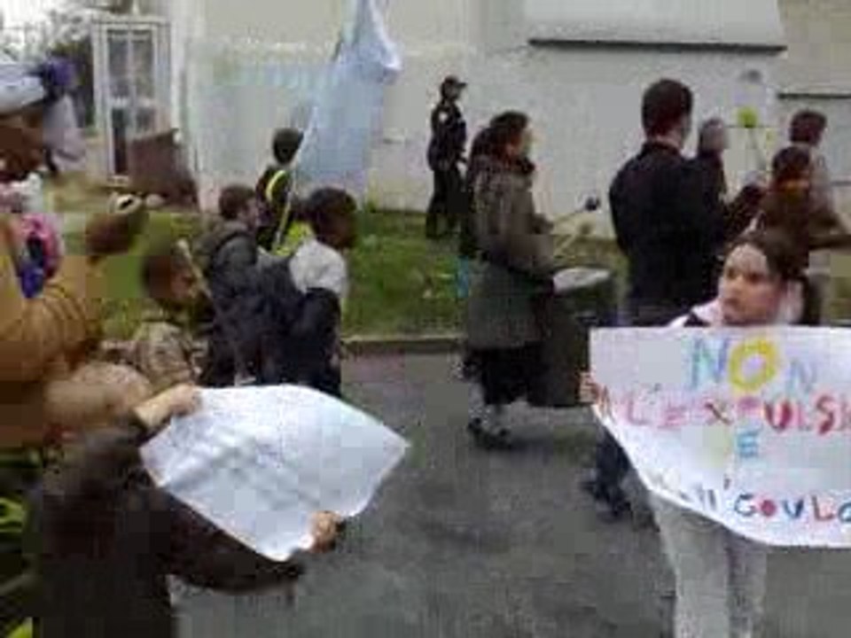 Manifestation Poitiers contre expulsion  Mr N'GOULOU 1/3