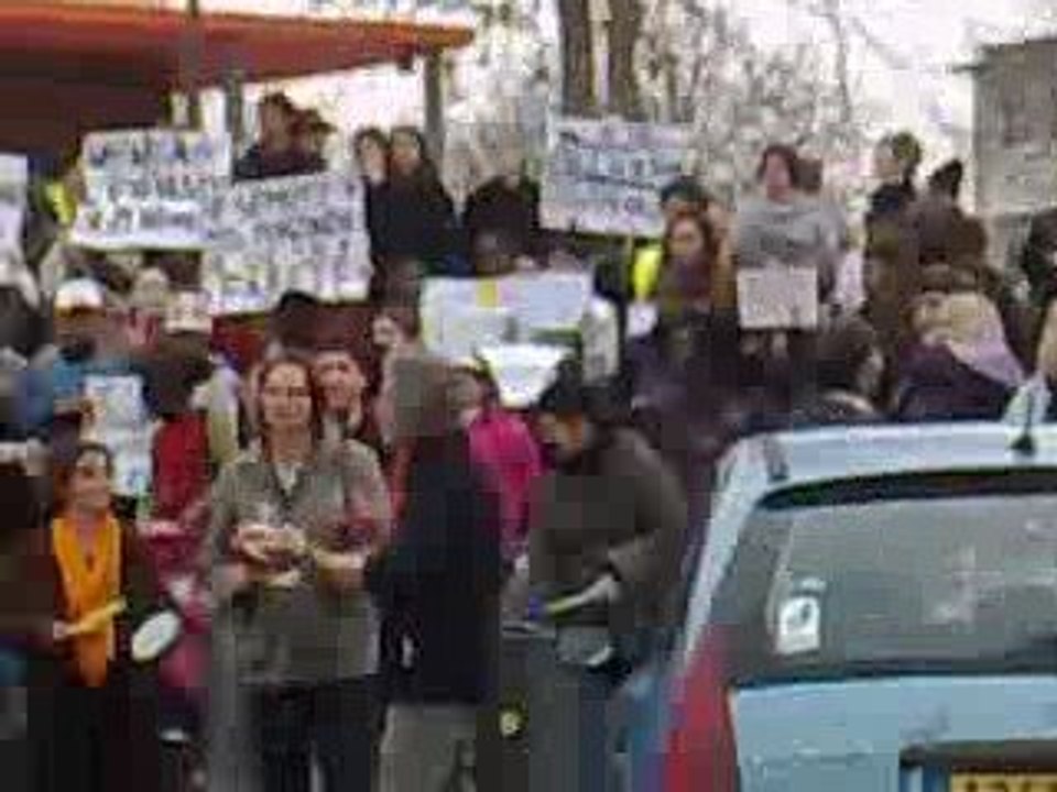 Manifestation Poitiers contre expulsion  Mr N'GOULOU 3/3