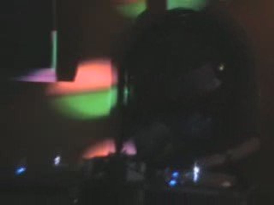 Dj Michtek & Willow mix à la TAVERNE au FAOUET (56) 25-10-08