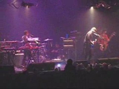 Turning on the screw - Queens of the stone age live Paris