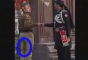 indian ranger peeing when he handshake with pak ranger