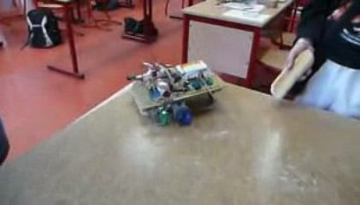 Robot ramasse-miettes   by François, Alexis, Eric et Vincent