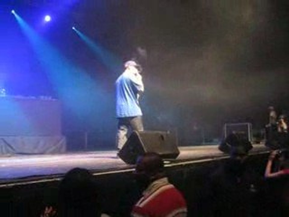 DJ MUGGS de Cypress hill se fé jeté une bouteille