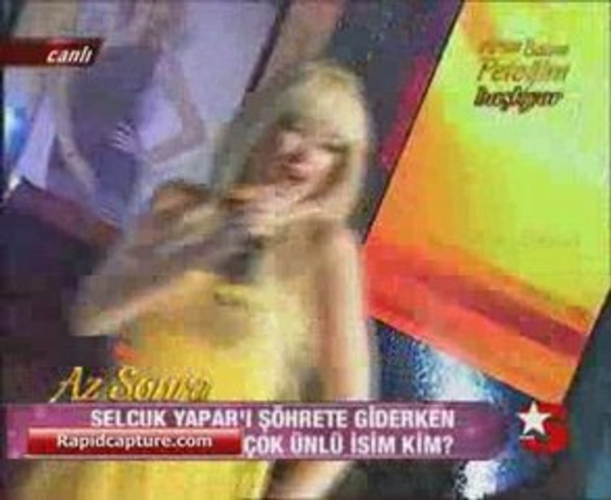 Petek Dinçöz  SarıLAR İçinde Güneş Gibi Parlıyor