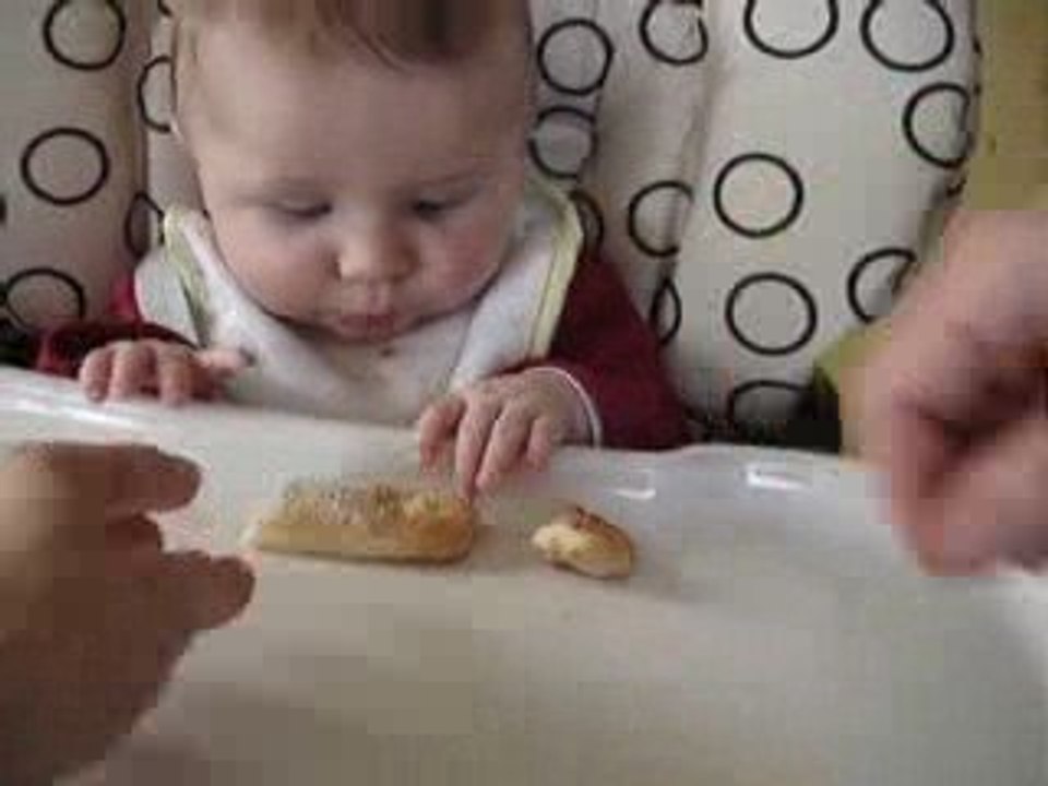 Antonin mange son boudoir