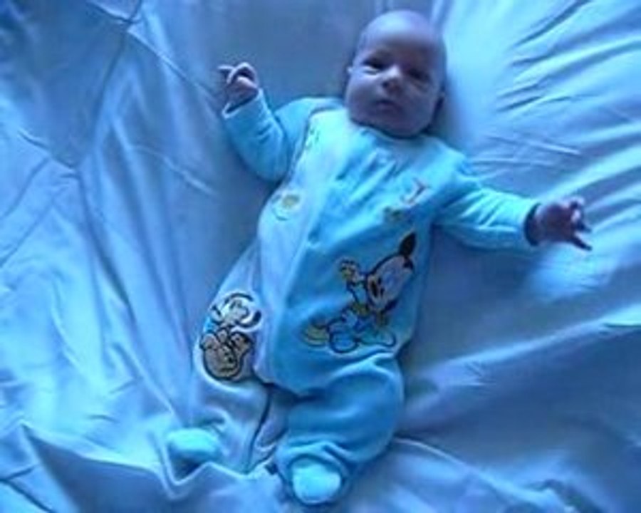 1er pyjama en 3 mois! je suis grand!