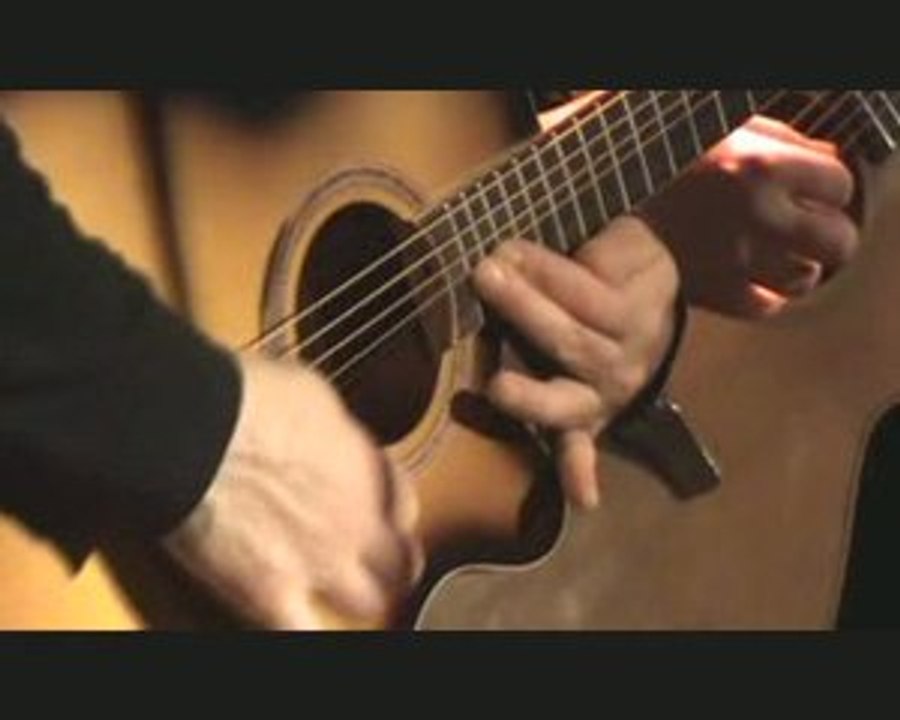 Ange Torre nous joue un petit morceau de guitare manouche !