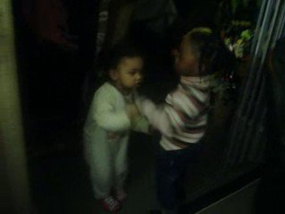 Cloé et sa cousine Célyane zoukparty !!!