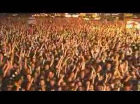 Kaiser Chiefs - I Predict A Riot (Live at Reading 06)