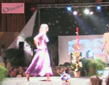 Défilé de Mode à Lourdes par le FCL XI vidéo 5
