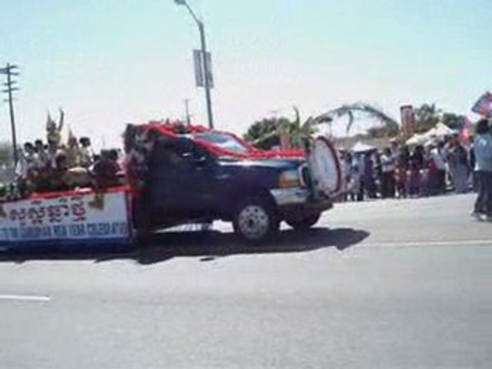 Parade khmer New Year 2009 Long Beach08