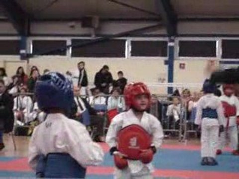 Hugo Novais 1er combat officiel : 8 / 0