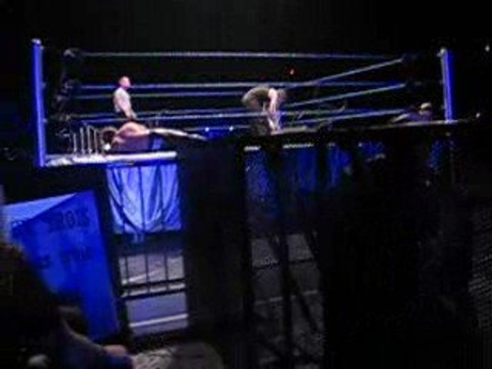 Matt et Jeff hardy street fight extrait 3