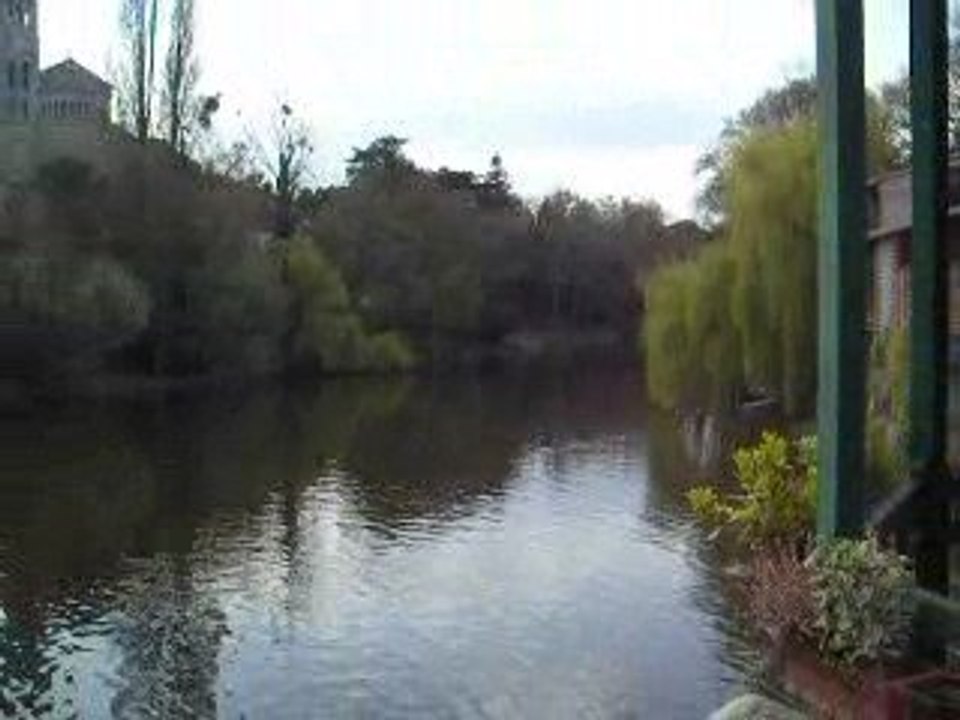 le chateau vu de la basse ville de clisson