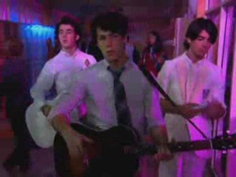 JONAS:  Brothers that Rock Together Roll Together