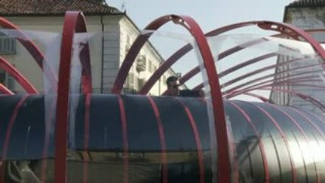 New BRAVIA ad from Sony - Featuring world's largest zoetrope