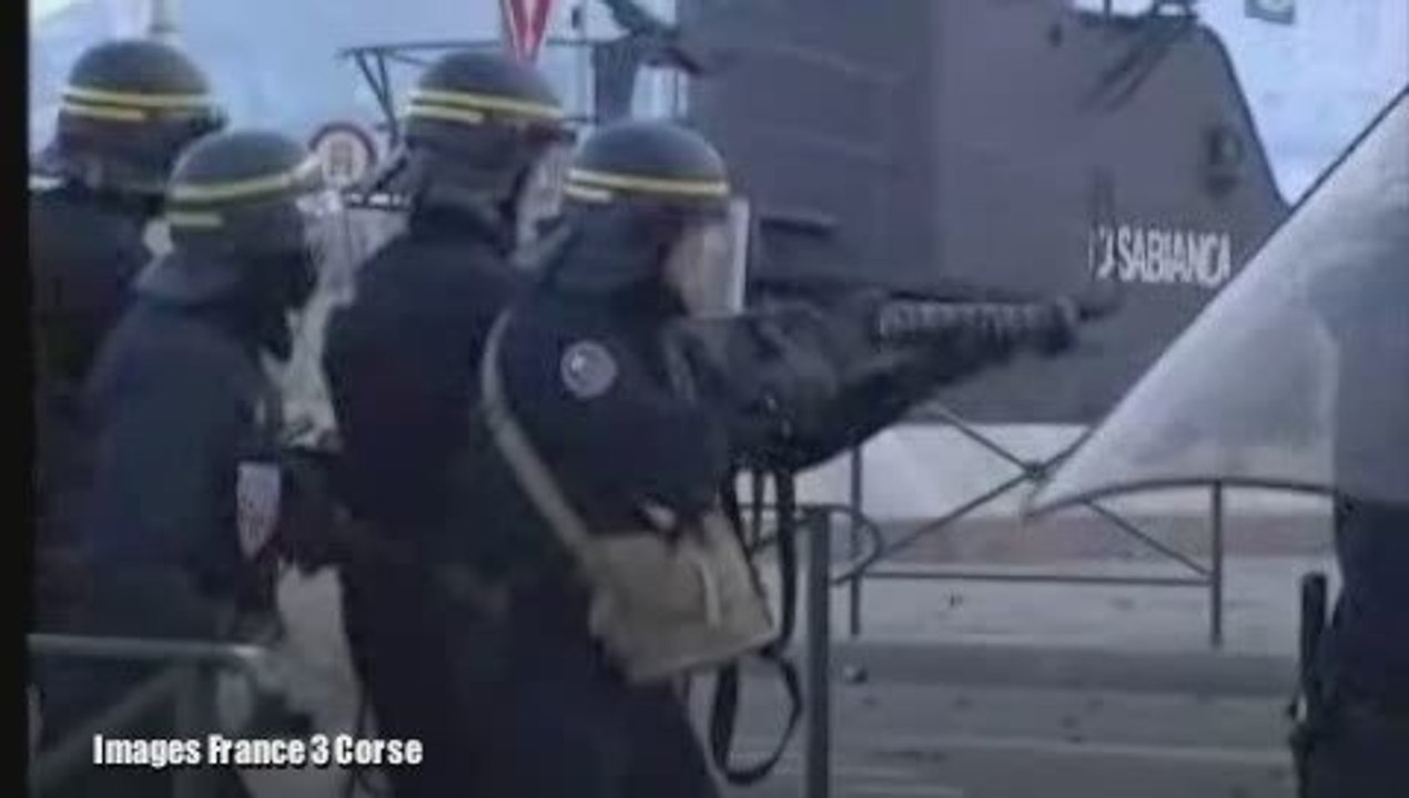 Tirs tendus de gendarmes mobiles contre des manifestants