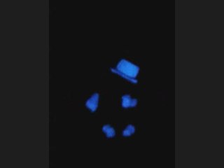 Petit bonhomme qui marche (spectacle en lumière noire)