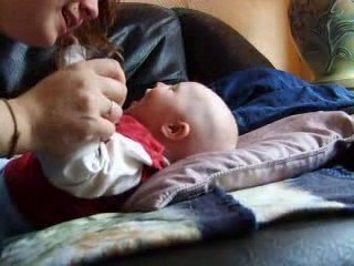 Mattéo éclate de rire (7 avril 09)