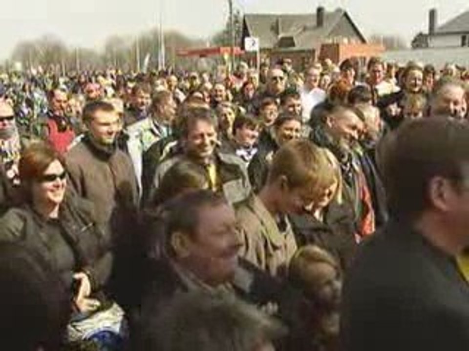 GUY GILBERT BÉNIT LES MOTARDS ET LES CAPOTES.