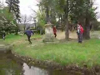 Les mecs qui sautent