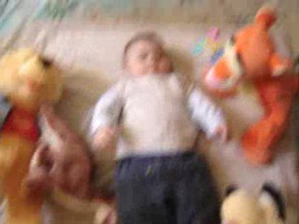 kylian avec ses peluche