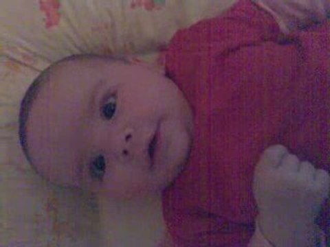 lizéa papote avec maman et lukas et papa font les fous