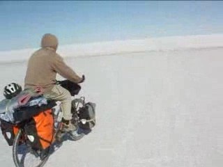 Tours de roues sur le salar