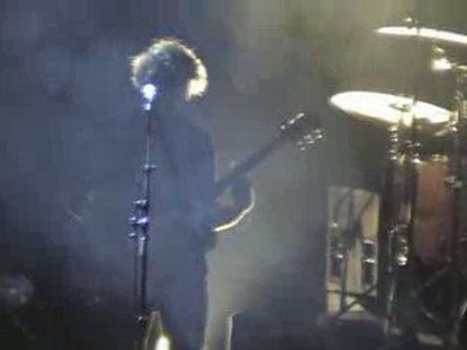 DEBOUT SUR LE ZINC : Rester debout