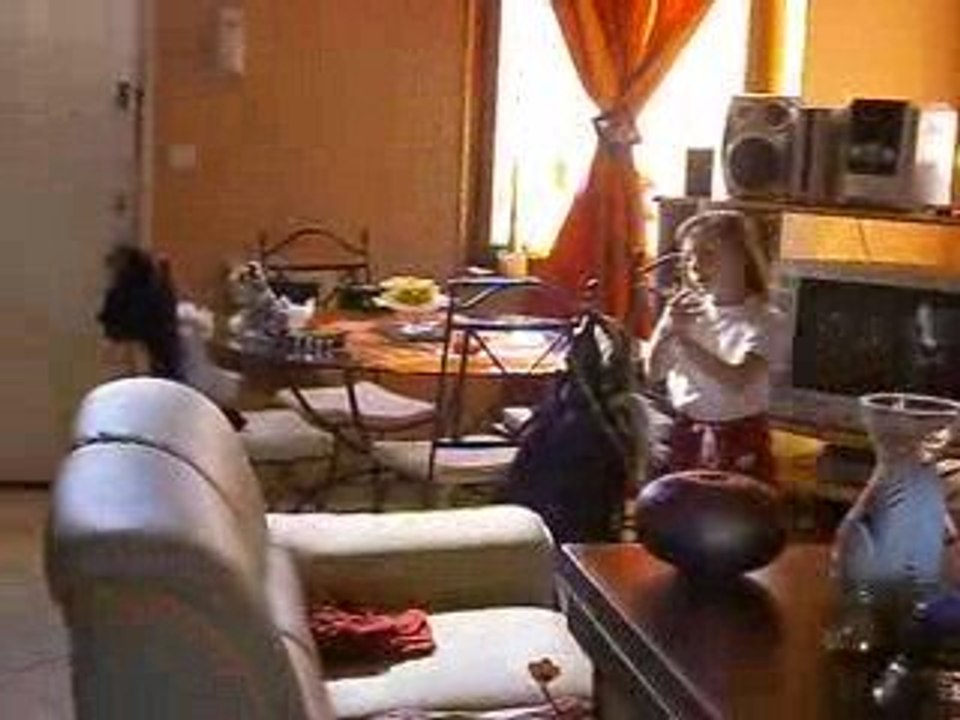 VOICI LA FUTURE CHANTEUSE ET DANSEUSE DE LA STARC  DANS 10 A