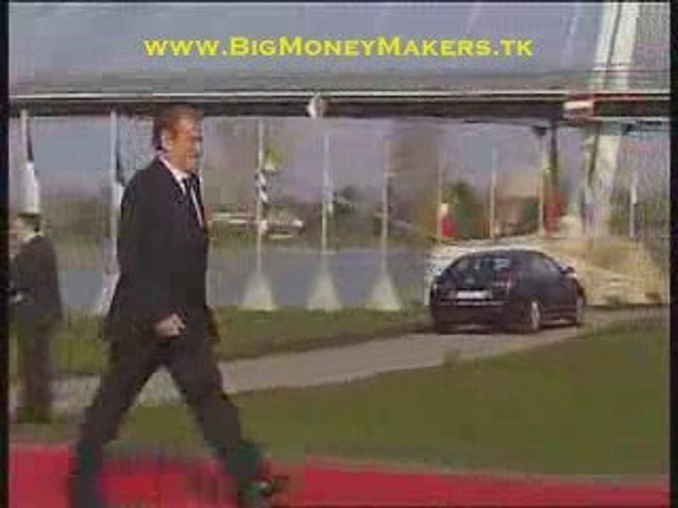 We waiting you Berlusconi!