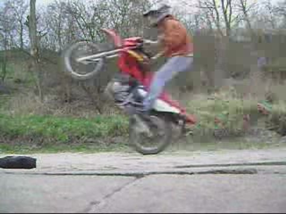 Spring 2009 video stunt on Xr 125