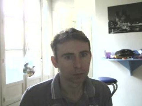 Wiwi égratigne Les larmes aux yeux de C. Jérôme