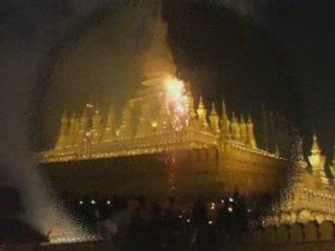 Laos Vientiane That-Luang fête le soir