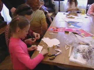 Уже 100 лет стоит деревянный терем среди каменных джунглей в