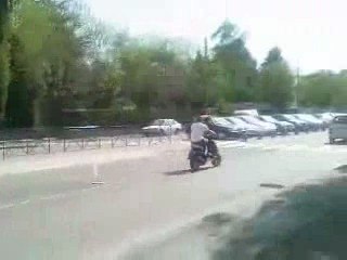 Freestyle en scooter encadré par la police de proximité !