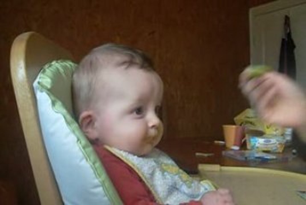 Nathan qui mange