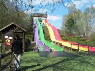 Walygator Arthur et Papa sur le toboggan aquatique