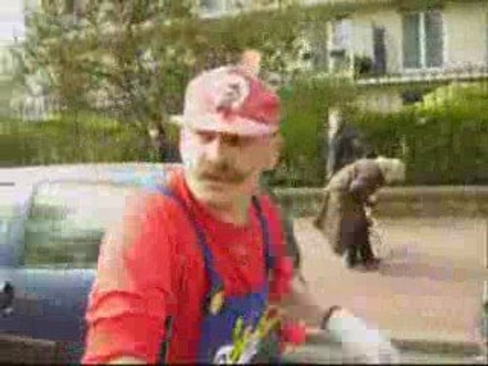 Marathon de Paris 2009 avec super mario et son petit vélo