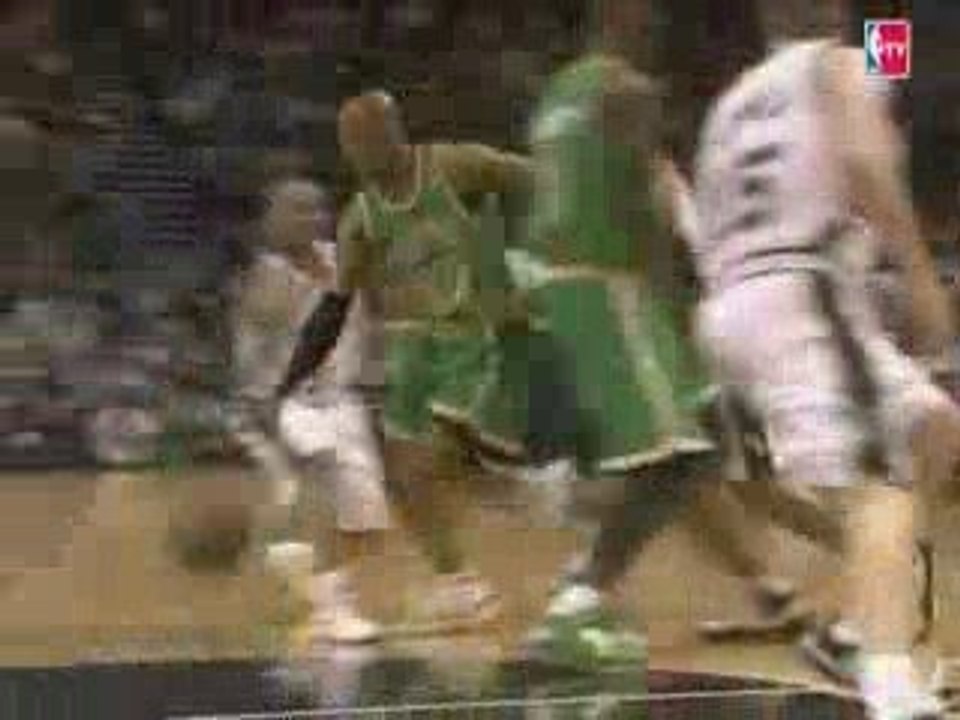 Kevin Garnett Stuffs the Overhead Jam