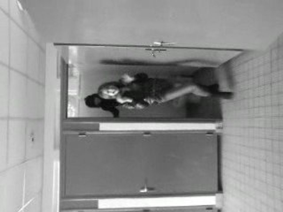Dans les toilettes du collége. xD