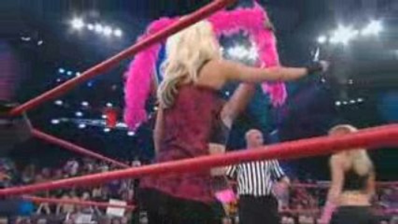 TNA 09.04.09 Awesome Kong VS The Beautiful People