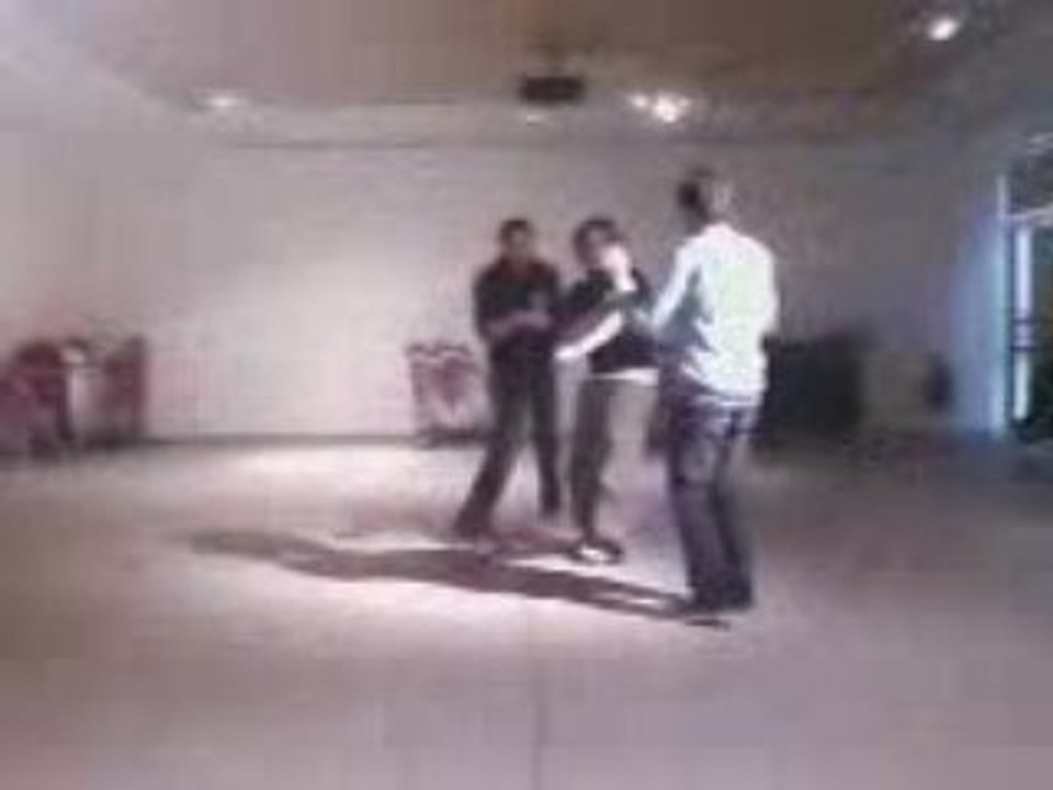 grosses folles qui essaie d'apprendre je sais pas quoi