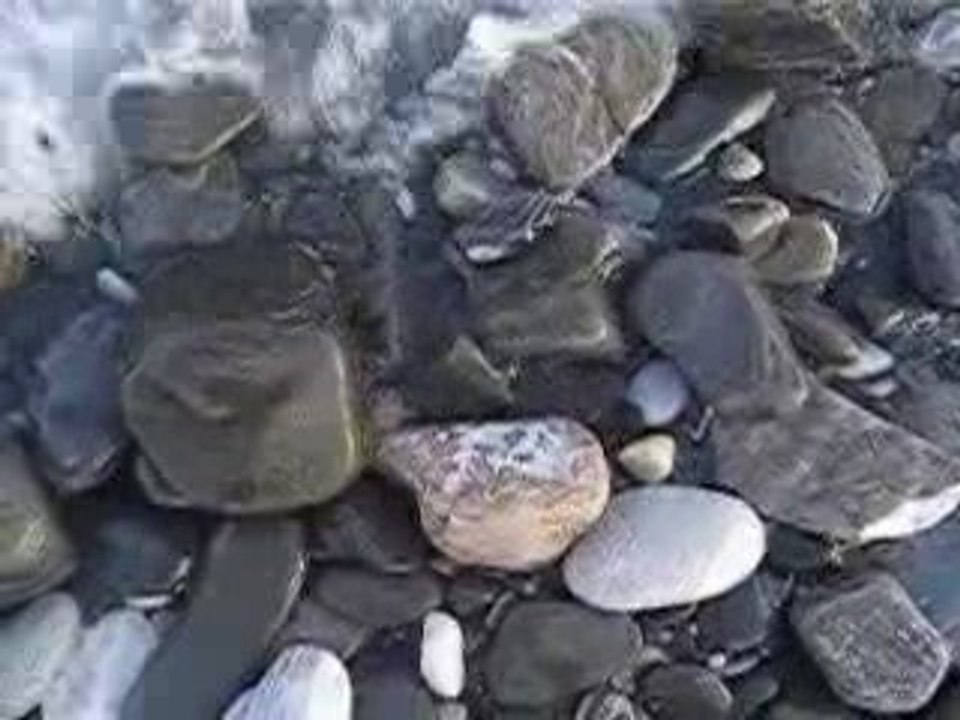Las  olas no paran en las playas de Mezquitilla (Malaga)
