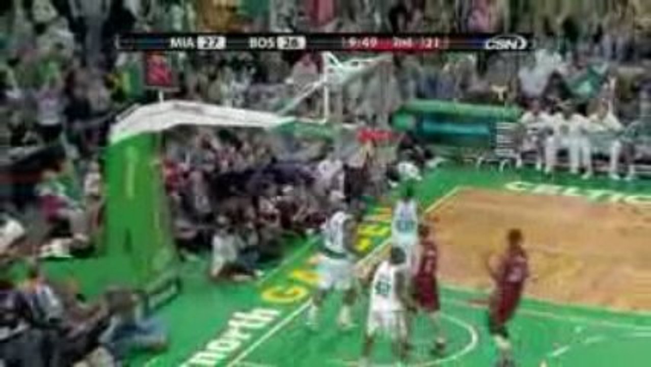 NBA Glen Davis steals the ball. He finishes with an easy sla