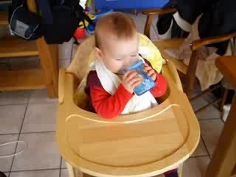 Jeanne boit toute seule